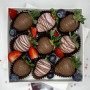 Клубника в шоколаде микс с голубикой 9 ягод фото 3